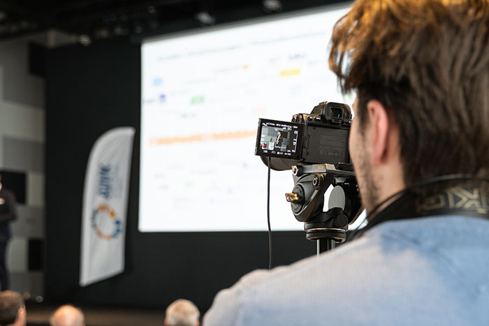 PLANET BLUE Veranstaltungszentrum Ausstattung & Service Videoproduktion